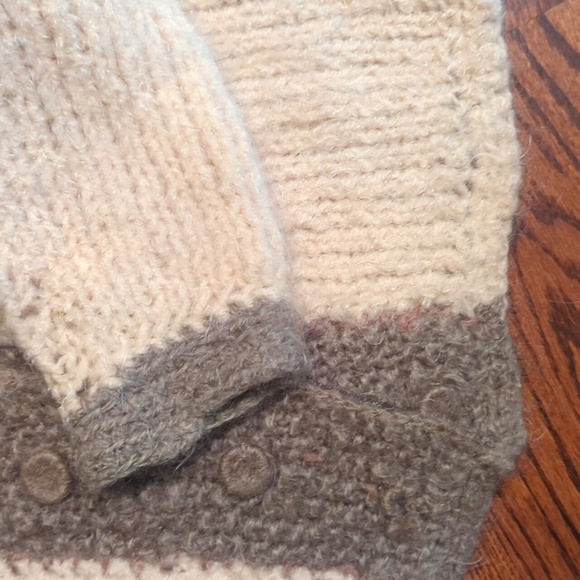 Vtg Hand knit chunky soft wool/ mohair fuzzy warm cardigan sweater cream/gray - Picture 9 of 12